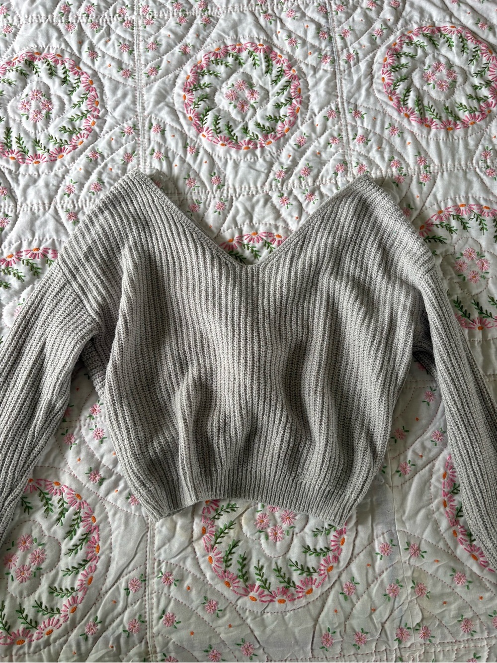 miami Light Gray Ribbed V-Neck Sweater